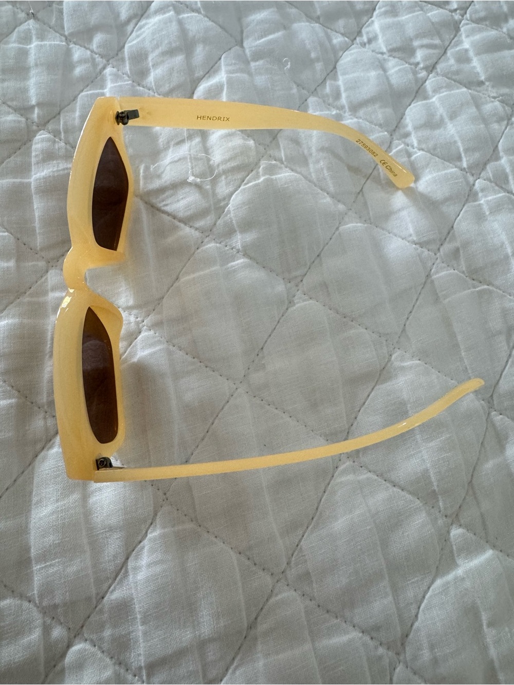 I-Sea Hendrix Yellow Rectangular Sunglasses - Picture 3 of 4